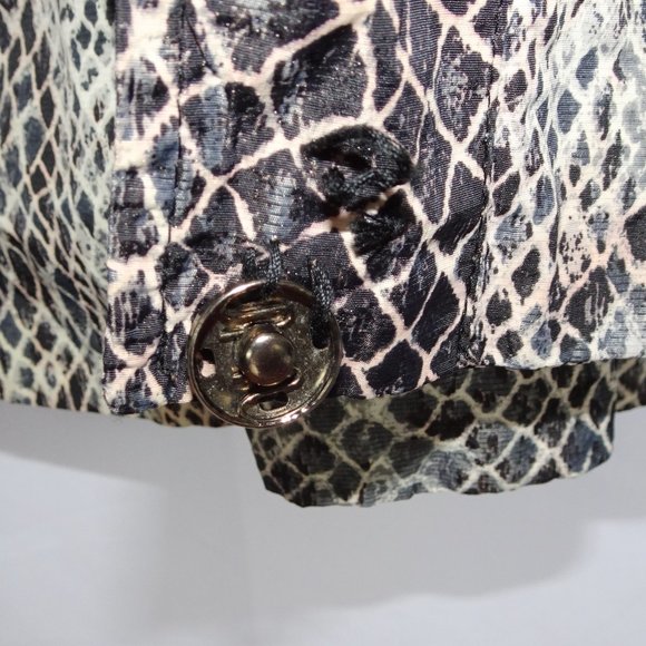 Chicos Snake Print Nylon Crinkle Light Jacket - Picture 4 of 4